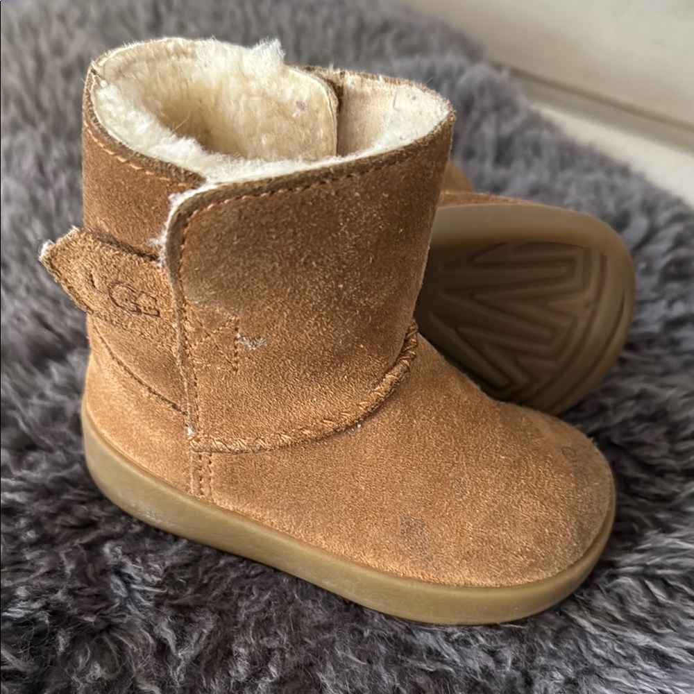 UGG Cozy Chestnut Baby Boots - baby size 4/5